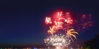 Ein festliches Wochenende am Steinhuder Meer bietet maritime Erlebnisse mit Live-Musik und Höhenfeuerwerk