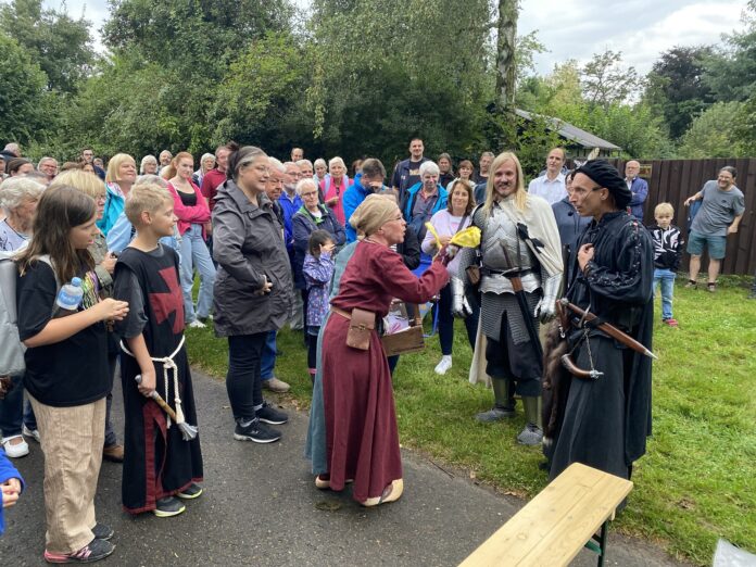 Die 15. Auflage der Obentraut-Zeitreise im Bürgerpark Seelze verspricht beste Unterhaltung. Der Eintritt ist frei. Die Obentraut-Zeitreise bietet spannende Einblicke in die Stadtgeschichte und verspricht beste Unterhaltung im Bürgerpark
