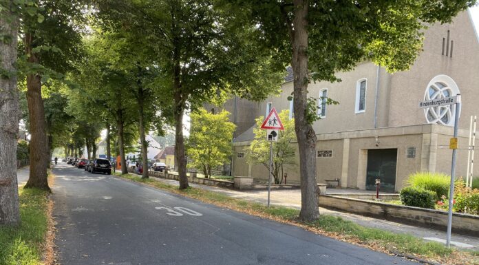 Die Kanalsanierung in der Hindenburgstraße und Am Isenbrink führt zu vorübergehenden Einschränkungen für den Kraftverkehr