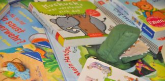 Die beliebte Reihe Bücherwürmchen startet wieder in der Stadtbibliothek und bietet Kindern Freude an Sprache und Geschichten