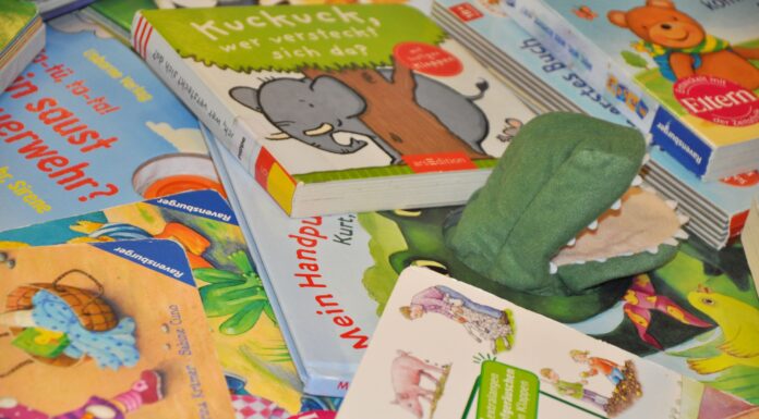 Die beliebte Reihe Bücherwürmchen startet wieder in der Stadtbibliothek und bietet Kindern Freude an Sprache und Geschichten