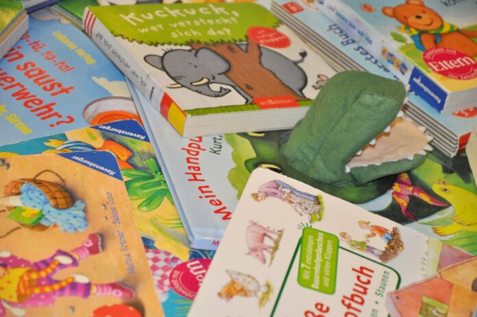 Die beliebte Reihe Bücherwürmchen startet wieder in der Stadtbibliothek und bietet Kindern Freude an Sprache und Geschichten