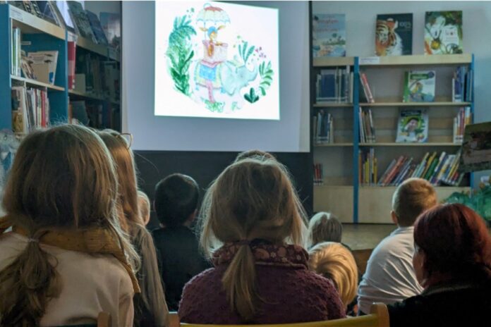 Das Bilderbuchkino zu Drachenschnodder im Stadtbibliothek Seelze animiert Kinder ab vier Jahren zu Mut und Hilfsbereitschaft