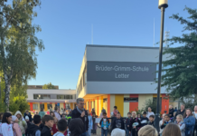 Die Aktion für sichere Schulwege zeigt durch kreative Aktionen, wie die für Sicherheit für Schüler erhöht werden kann
