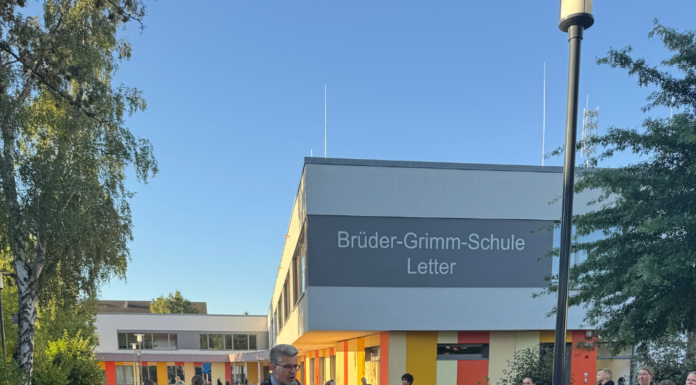 Die Aktion für sichere Schulwege zeigt durch kreative Aktionen, wie die für Sicherheit für Schüler erhöht werden kann
