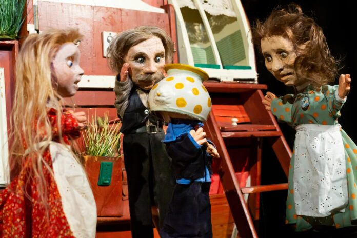 Theater für Kinder nach Astrid Lindgren: ,,Michel in der Suppenschüssel" sorgt mit seinen Streichen und lustigen Missgeschicken für viele Lacher Die Aufführung "Michel in der Suppenschüssel begeistert Kinder" verspricht Unterhaltung für die ganze Familie. Jetzt Tickets sichern