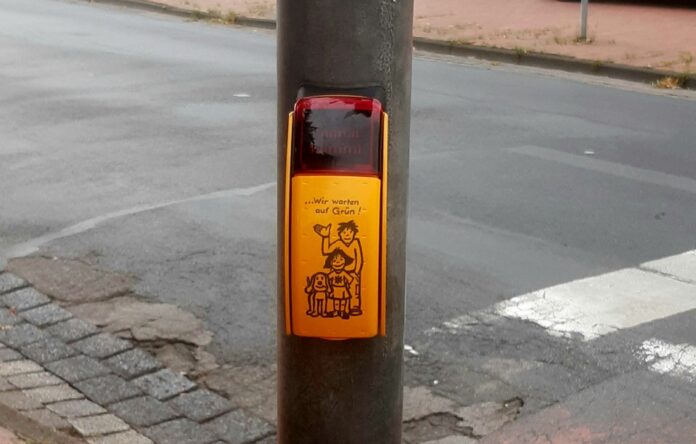 Moderne Fußgängerampel an der Kreuzung Hannoversche Straße / Humboldtstraße / Beethovenstraße sorgt für mehr Sicherheit Eine moderne Fußgängerampel sorgt für mehr Sicherheit an der Kreuzung Hannoversche Straße / Humboldtstraße / Beethovenstraße