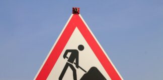 Die Bauarbeiten für neue Wegverbindungen beginnen am 4. August 2025 und sorgen für eine sichere Anbindung zur Grundschule