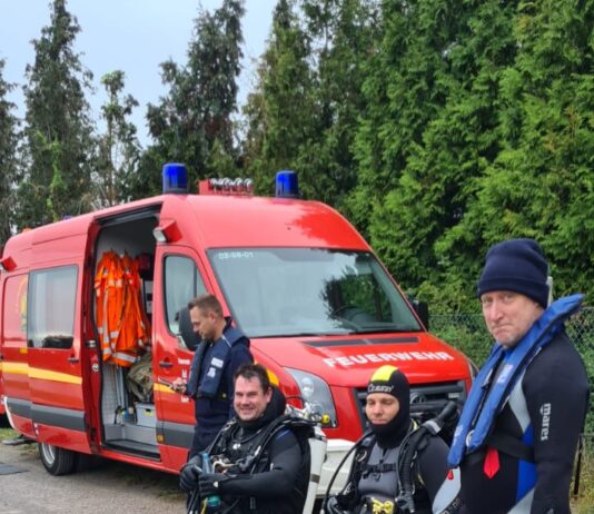 Der Lehrgang Feuerwehrtaucher Stufe 2 erfolgreich abgeschlossen, bietet umfassende Ausbildung und praktische Prüfungen für Feuerwehrangehörige