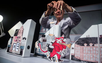 Das Theater für Kinder zeigt den Wandel von Michel in der Suppenschüssel zu Bettina bummelt mit viel Fantasie und Live-Legetrick