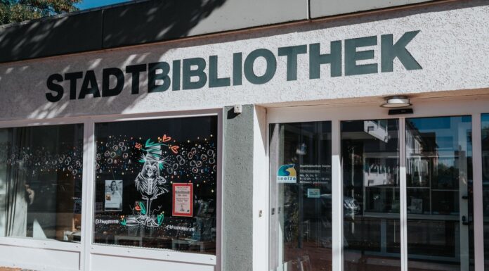 Neue Reihe: Stadtbibliothek lädt zum Silent Book Club ein Der Silent Book Club bietet die Möglichkeit, gemeinsam lesen im Silent Book Club und sich darüber auszutauschen
