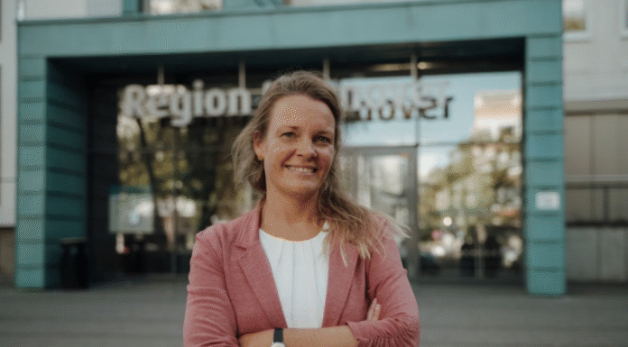 SPD benennt Eva Bender als Spitzenkandidatin für Amt der Regionspräsidentin Die SPD geht mit Eva Bender als Spitzenkandidatin für das Amt der Regionspräsidentin in den Wahlkampf. Der bisherige Regionspräsident Steffen Krach kandidiert als Bürgermeister für Berlin