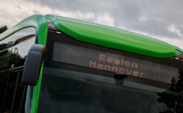 Zusätzliche Nachtverkehre werden bei Bus, Stadtbahn und sprinit an Feiertagen am 2. und 30. Oktober angeboten