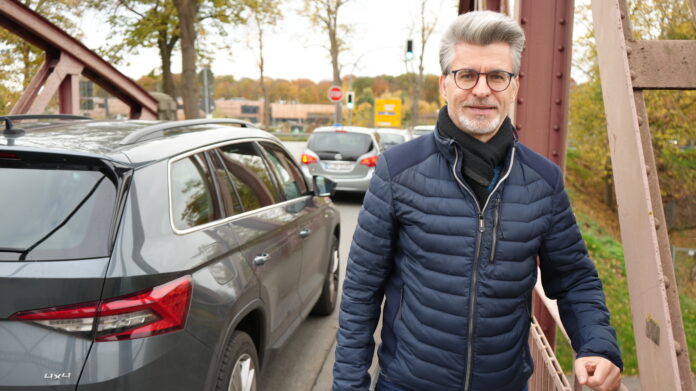 Bürgermeister Alexander Masthoff adressiert dringenden Handlungsbedarf: Die Brücke an der Göxer Landstraße kann die Fülle der Fahrzeuge nur noch unzureichend bewältigen Bundesinvestitionen für Verkehr und Infrastruktur in Seelze gefordert: Bürgermeister appelliert an Landesminister Tonne