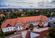 Für die Menschenrechte: Rathaus erstrahlt zum Aktionstag Cities for Life in Lila und setzt ein starkes Zeichen gegen die Todesstrafe