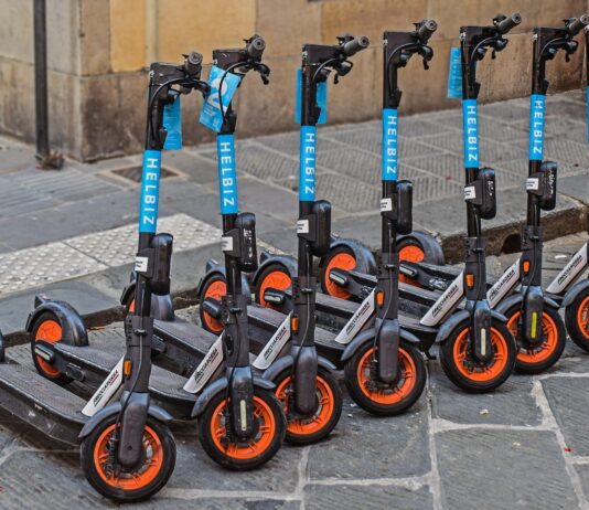 E-Scooter Fahrer unter Alkohol- und Drogenbeeinflussung in Seelze erwischt E-Scooter Fahrer unter Alkohol- und Drogenbeeinflussung: Zwei Kontrollen in Seelze enden mit Verfahren gegen die Fahrer