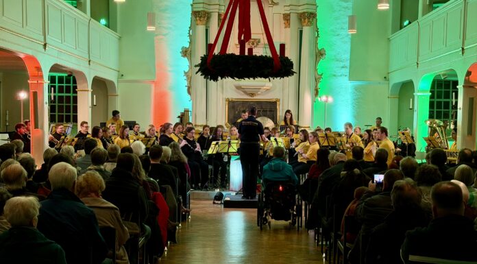 YoungStars verzaubern 450 Gäste mit festlichem Adventskonzert und bringen weihnachtliche Stimmung in die Kirchen