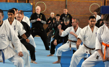 Der schwarze Riese der Kampfkunst begeistert beim Karate-Club Seelze Der schwarze Riese der Kampfkunst begeistert beim Karate-Club Seelze und zeigt effektive Selbstverteidigungstechniken