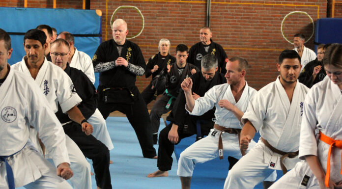 Der schwarze Riese der Kampfkunst begeistert beim Karate-Club Seelze und zeigt effektive Selbstverteidigungstechniken