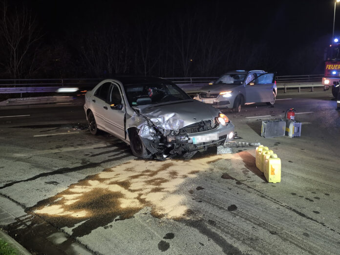 Die Feuerwehr Seelze im Einsatz bei einem Verkehrsunfall Die Feuerwehr Seelze hatte am 12.12.2025 mehrere Einsätze wegen auslaufender Betriebsstoffe nach Verkehrsunfällen
