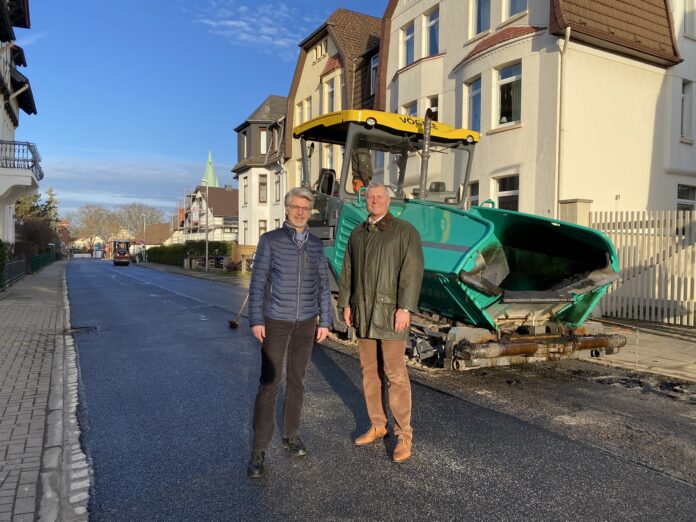 Das Sanierungsprogramm in Seelze sorgt dafür, dass fünf Straßen eine neue Fahrbahndecke erhalten und die Verkehrssicherheit verbessert wird