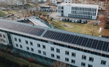 Klimaschutz: Photovoltaikanlage auf dem Rathaus zeigt Seelzes Engagement für eine klimaneutrale Energieversorgung bis 2040