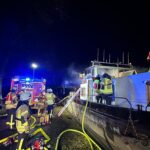 Ein Verletzter bei Schiffsbrand in Seelze am Silvesterabend Ein Verletzter bei Schiffsbrand am Silvesterabend in Seelze. Feuerwehr und Rettungsdienst im Einsatz