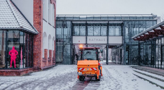 Kältewelle und Schneesturm: Winterdienst fordert Stadt und Grundstückseigentümer. Streugutabgabestelle am Freitag geöffnet