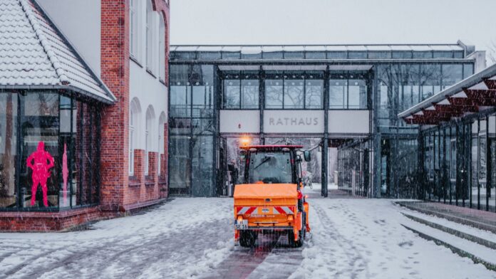 Kältewelle und Schneesturm: Winterdienst fordert Stadt und Grundstückseigentümer. Streugutabgabestelle am Freitag geöffnet