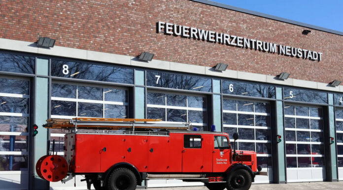 Feuerwehren retten Mitarbeiter aus Klärbecken – Einsatzkräfte waren schnell vor Ort und sorgten für eine erfolgreiche Rettung