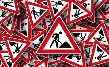 Ampel-Umbau sorgt für Stau: Mastenwechsel und LED-Umrüstung an Kreuzung bringen Verzögerungen, für Busse und Schwerlastverkehr