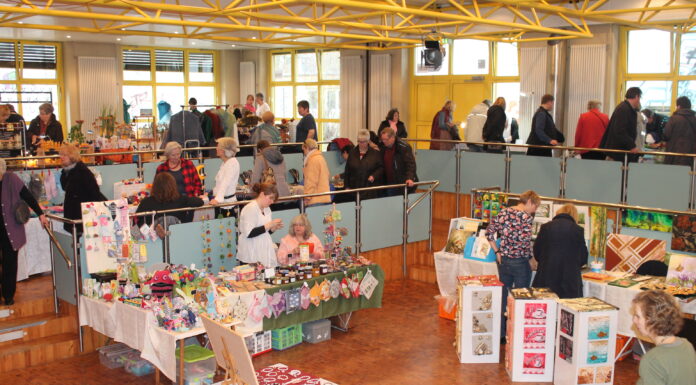 60 Kunsthandwerker bieten Frühlingsideen: Am 8. März zeigt der Markt handgefertigte Kleidung, Deko, Schmuck und Kuchenverkauf