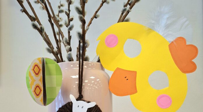 Osterdekorationen basteln: Stadtbibliothek lädt Kinder zum kreativen Gestalten ein Osterdekorationen basteln: Stadtbibliothek lädt Kinder ein. Kreatives Gestalten mit Schafen, Küken und bunten Ostereiern