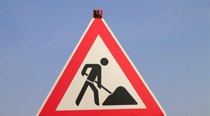 Erneuerung der Eisenbahnbrücke: Sperrung am Stichkanal bis Ende April Die Erneuerung der Eisenbahnbrücke führt zur Sperrung am Stichkanal bis Ende April. Fuß- und Radverkehr bleiben bis dahin eingeschränkt