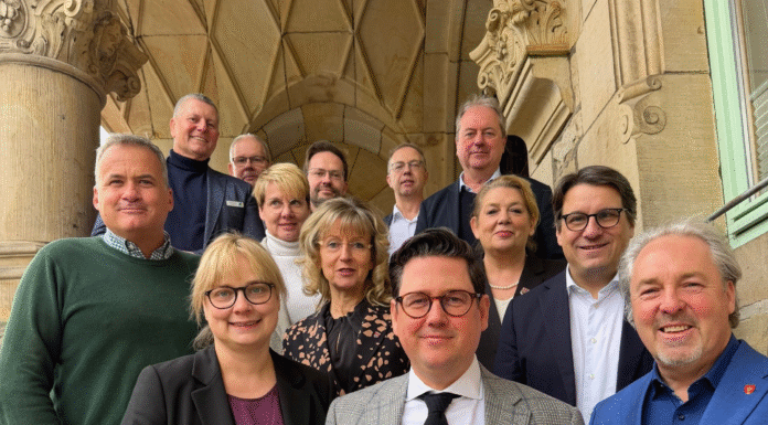 Gegen die ICE-Trassenpläne: Kommunen bilden länderübergreifende Korridorgemeinschaft Kommunen bilden länderübergreifende Korridorgemeinschaft gegen die ICE-Trassenpläne der Deutschen Bahn und fordern Neubewertung