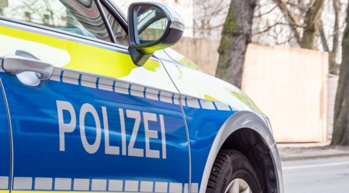 Tötungsdelikt in Barsinghausen: Polizei nimmt Tatverdächtigen fest Polizei nimmt Tatverdächtigen nach Tötungsdelikt in Barsinghausen fest: Frau (38) tot, Tochter (13) in Lebensgefahr