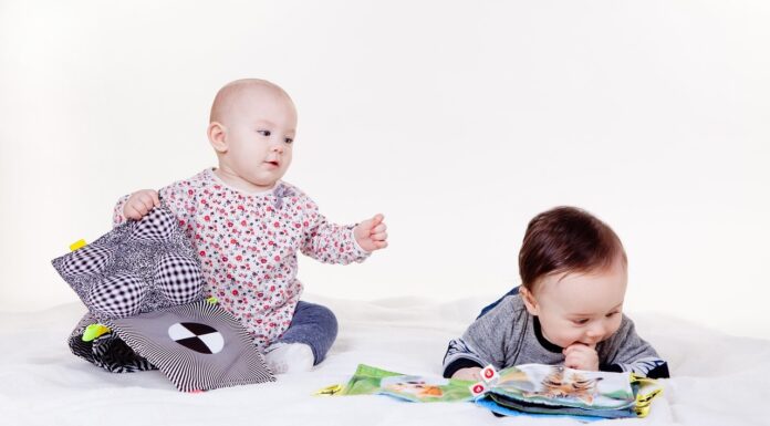 Projekt Familienpaten: Ehrenamtliche unterstützen Familien mit kleinen Kindern Familienpaten unterstützen Familien mit kleinen Kindern und bieten wertvolle Hilfe im Alltag. Ehrenamtliche gesucht!