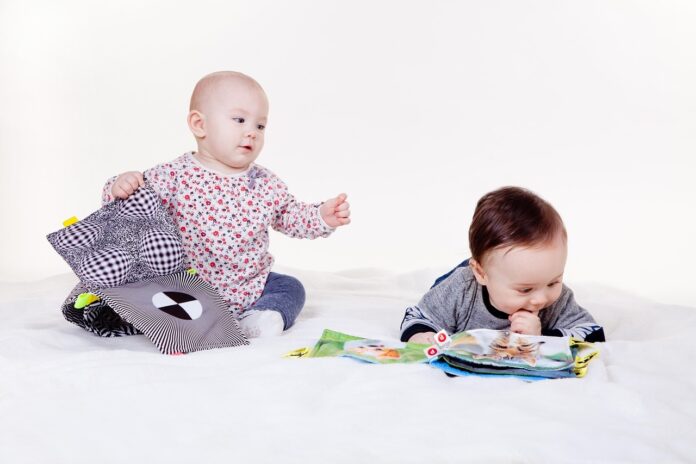 Projekt Familienpaten: Ehrenamtliche unterstützen Familien mit kleinen Kindern Familienpaten unterstützen Familien mit kleinen Kindern und bieten wertvolle Hilfe im Alltag. Ehrenamtliche gesucht!