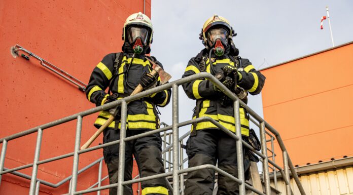 Brand auf Werksgelände schnell gelöscht: Betriebsfeuerwehr löscht zügig Brand auf Werksgelände schnell gelöscht: Betriebsfeuerwehr löscht zügig, aber Fake News machen die Runde