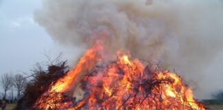 Osterfeuer brennen wieder: Beliebte Tradition im Stadtgebiet erwacht zu neuem Leben. Zahlreiche Veranstaltungen stehen bevor