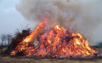 Osterfeuer brennen wieder: Beliebte Tradition im Stadtgebiet erwacht zu neuem Leben Osterfeuer brennen wieder: Beliebte Tradition im Stadtgebiet erwacht zu neuem Leben. Zahlreiche Veranstaltungen stehen bevor