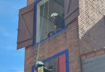 Feuerwehr Seelze trainiert Praxis in Lohnde: Mutprobe am Schlauchturm. Mutprobe am Feuerwehr Turm: In Seelze trainierten 14 Teilnehmer mit Werkzeugen und Feuerlöschern und dazu das Selbstretten am Schlauchturm