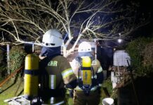 Gartenlaube brennt in voller Ausdehnung: Einsatz am 28.04.2026, Straße 2 1/2 Stunden gesperrt, Kripo ermittelt