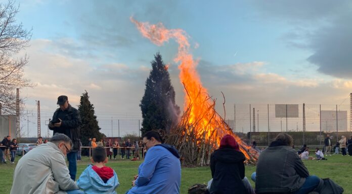 Osterfeuer mit dem RSV: 70 Kinder auf Ostereisuche und ein langer Abend Osterfeuer mit dem RSV: 70 Kinder auf Ostereisuche, Eiswagen und ein langer Abend am Lagerfeuer