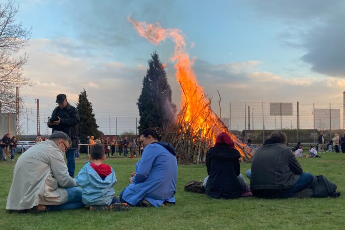 Osterfeuer mit dem RSV: 70 Kinder auf Ostereisuche, Eiswagen und ein langer Abend am Lagerfeuer