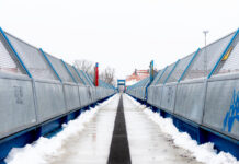 Neuer Aufzug an der Heimstättenbrücke läuft wieder: Technik komplett erneuert, 94.000 Euro investiert – Rampe folgt