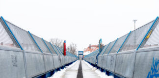 Neuer Aufzug an der Heimstättenbrücke läuft wieder: Technik komplett erneuert, 94.000 Euro investiert – Rampe folgt