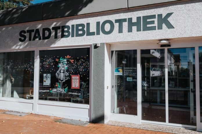 Bibliothek bleibt am 15. Mai geschlossen. Der Online-Katalog hilft mit eBooks, Hörbüchern, Verlängerung und Vormerkung