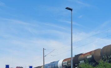 Bremsdefekt an Güterzug in Lohnde – Böschung brennt, wegen Gefahrgutladung wurden Ortsfeuerwehren Seelze, Lohnde, Letter alarmiert Bremsdefekt an Güterzug in Lohnde: Am Dienstagmorgen stoppte ein Lokführer den Zug, nachdem Bremsen und Böschung brannten