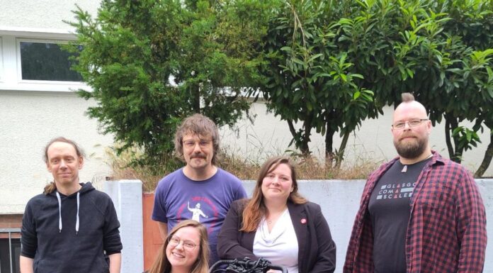 Die Linke in Seelze stellt Team zur Wahl auf Linke in Seelze stellt Team auf: Nina Langanke als Bürgermeisterkandidatin gewählt und weitere Bewerber für den Stadtrat benannt